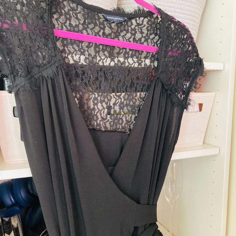 Banana Republic Black Wrap Dress L 10 Lace Detail Flowy Midi Cocktail Occasion